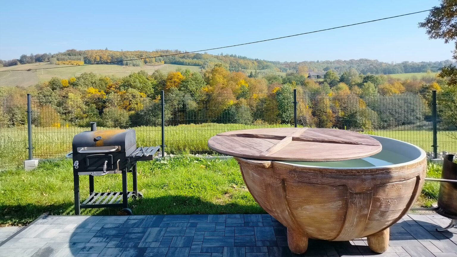 Pod Maglem luksusowy domek całoroczny na wynajem Glinik Polski jacuzzi balia ogrodowa